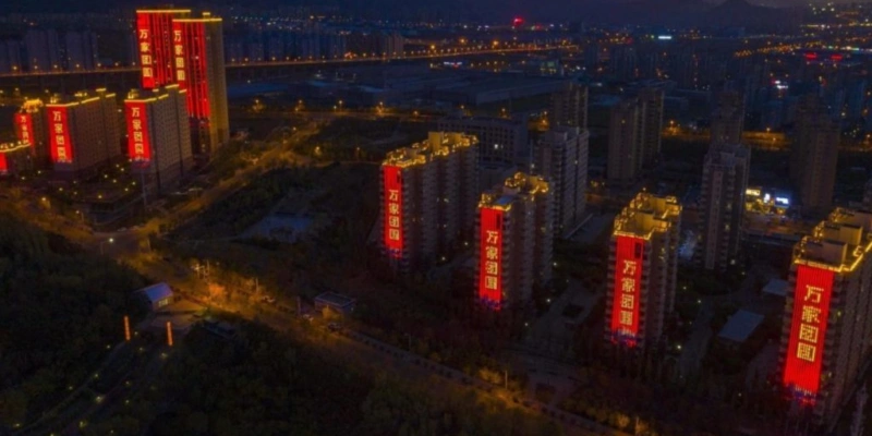 Die Industriezone Toutunhe in der Regionalhauptstadt Urumqi: Hier sind sowohl eine Volkswagen-Fabrik als auch kooperierende Universitäten beheimatet. Foto: zvg