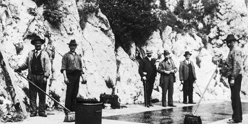 Die Geburtsstunde der Stassenteerung: 1902 lässt der Schweizer Ernest Guglielminetti in Monte Carlo 40 Meter Strasse mit Teer bestreichen. Foto: Keystone
