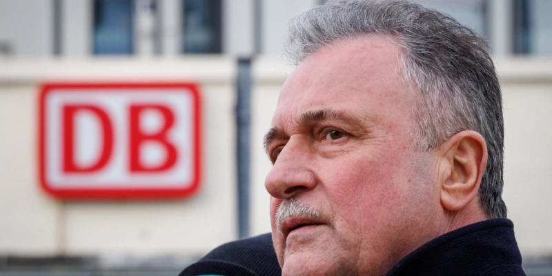 Claus Weselsky, Vorsitzender der Deutschen Lokführergewerkschafter, ist ein bissiger Gegner der Deutschen Bahn. Foto: Daniel Karmann (Keystone).