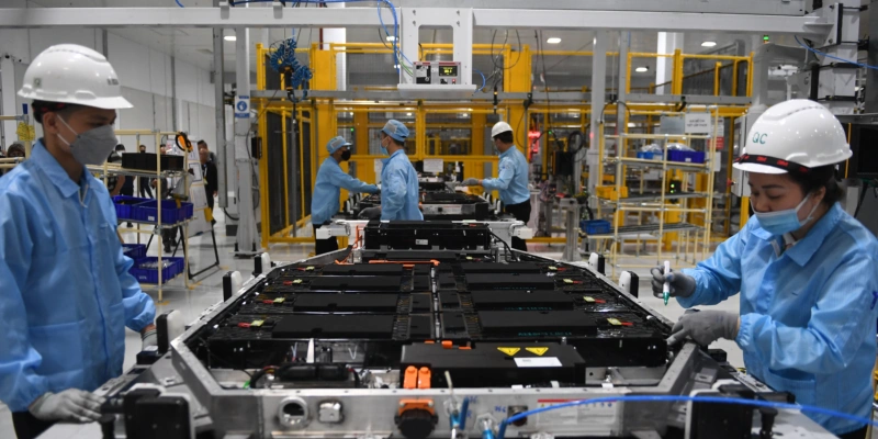 Lithium-Ionen-Batterien dürften in Zukunft günstiger werden.  Foto: AFP