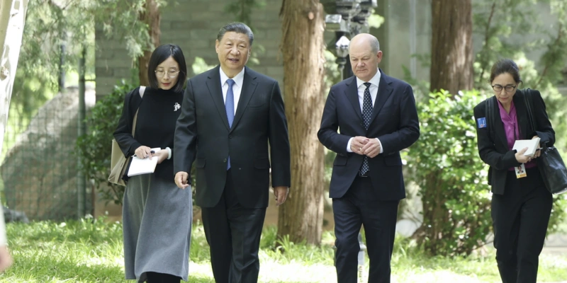Mehr als drei Stunden hatte der deutsche Bundeskanzler Olaf Scholz mit dem chinesischen Staatschef Xi Jinping gesprochen. Foto: Xinhua / Ding Haitao (Keystone)