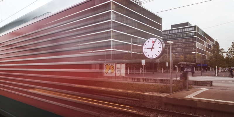 Geht es nach der Vorstellung der SBB, sollen fast alle Passagiere mindestens alle 15 Minuten in maximal 15 Minuten einen Bahnhof erreichen. Foto: Christian Beutler (Keystone)