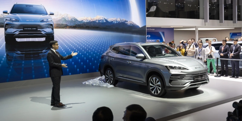 Vom chinesischen Autobauer BYD sind gleich fünf Elektroautos unter den Top Ten der weltweit am meisten verkauften Fahrzeuge. Im Bild die Präsentation eines neuen Modells auf der diesjährigen Motorshow in Genf. Foto: Cyril Zingaro (Keystone)