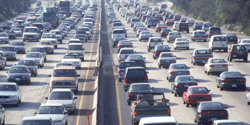 Mehr Strassen führen zu einem sich selbst verstärkenden Teufelskreis: noch mehr Staus. Los Angeles ist ein Beispiel dafür. Foto: Harvey Schwartz