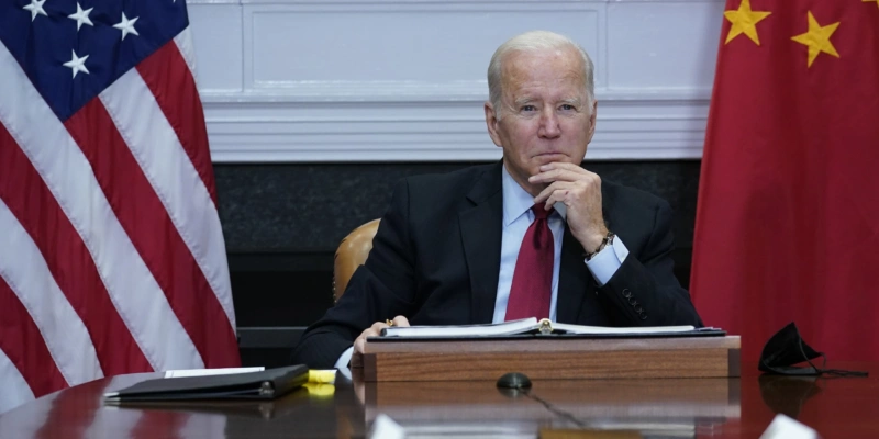 US-Präsident Joe Biden versperrt Elektroautos aus China quasi den Weg in die USA, indem er die Einfuhrzölle von 25 auf 100 Prozent vervierfacht. Foto: Keystone/Susan Walsh