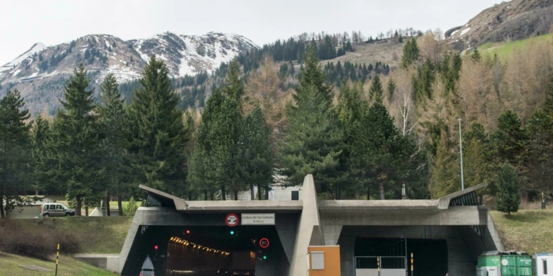 Die Fahrt durch den Gotthard soll künftig etwas kosten, geht es nach dem Willen etlicher Politikerinnen und Politiker. Foto: Urs Jaudas