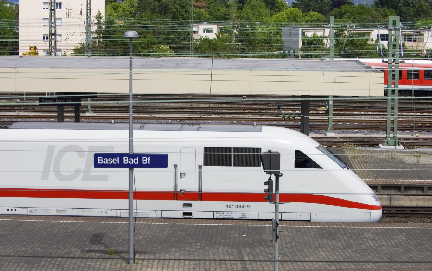 Endstation Grenze: Weil DB-Züge auf dem maroden Netz oft Verspätung einfahren, werden viele von Ihnen in Basel gestoppt. Foto: Gatetan Bally (Keystone)