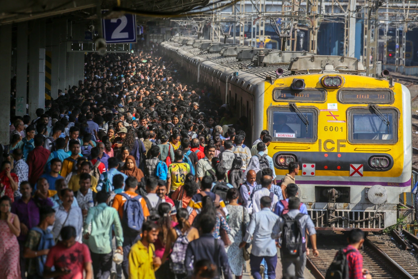 Bahnhof Borivali in Mumbai: In wenigen Jahren wird hier eine moderne Bahnlinie entstehen. Foto: Divyakant Solanki (Keystone)