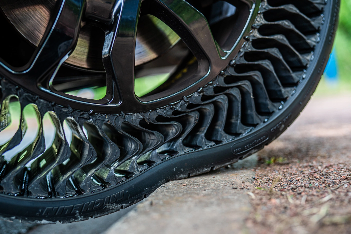 Der luftlose Reifen Uptis von Michelin ist so gut wie unkaputtbar. Der Reifenhersteller hat ihn vor allem für Transporter und Flotten-Autos entwickelt. Foto Michelin.