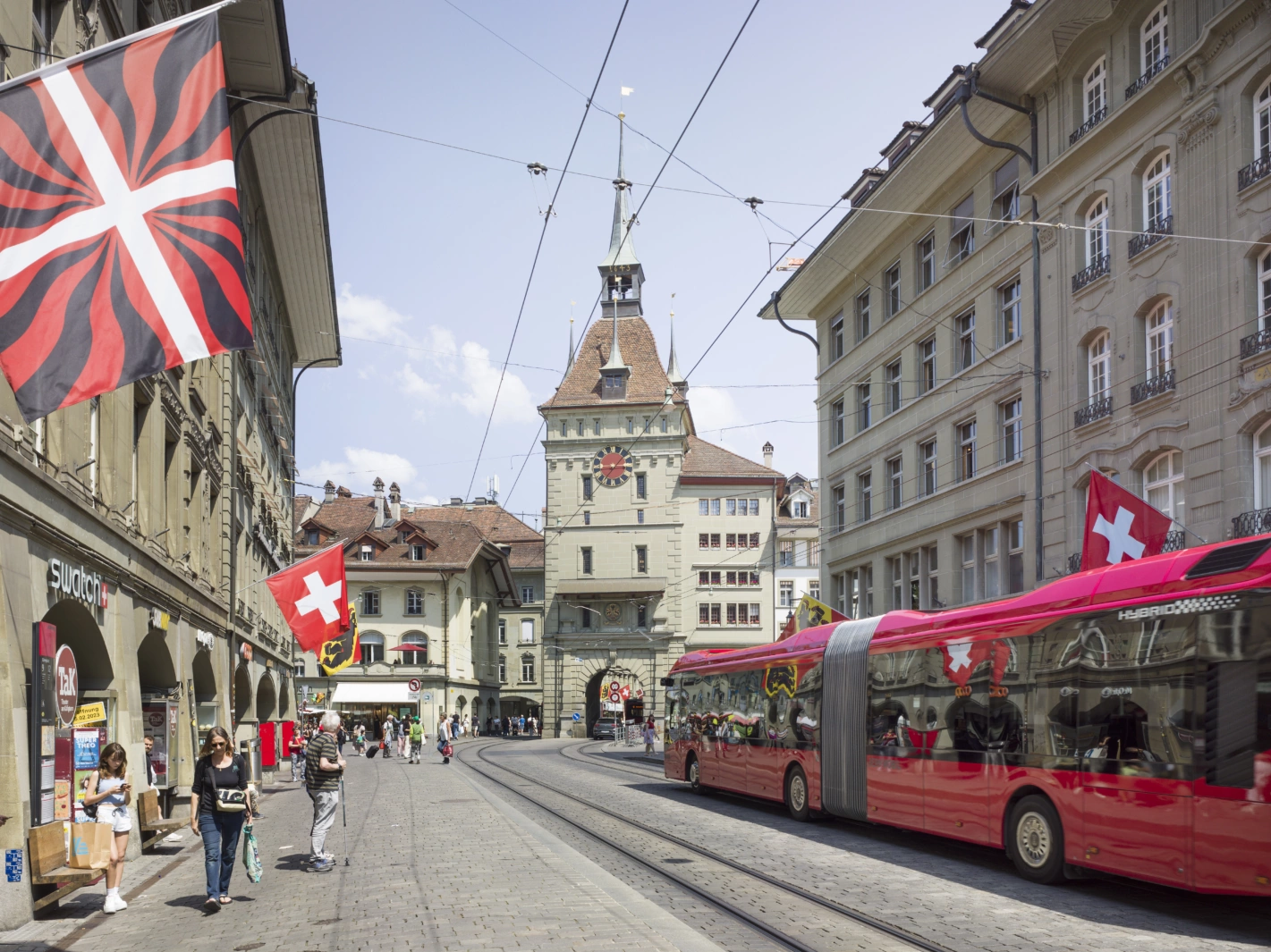In der Schweizer Bundesverfassung steht, dass Nutzerinnen und Nutzer einen angemessenen Teil der Kosten des Öffentlichen Verkehrs über den Preis decken sollen. Christian Beutler, Keystone.