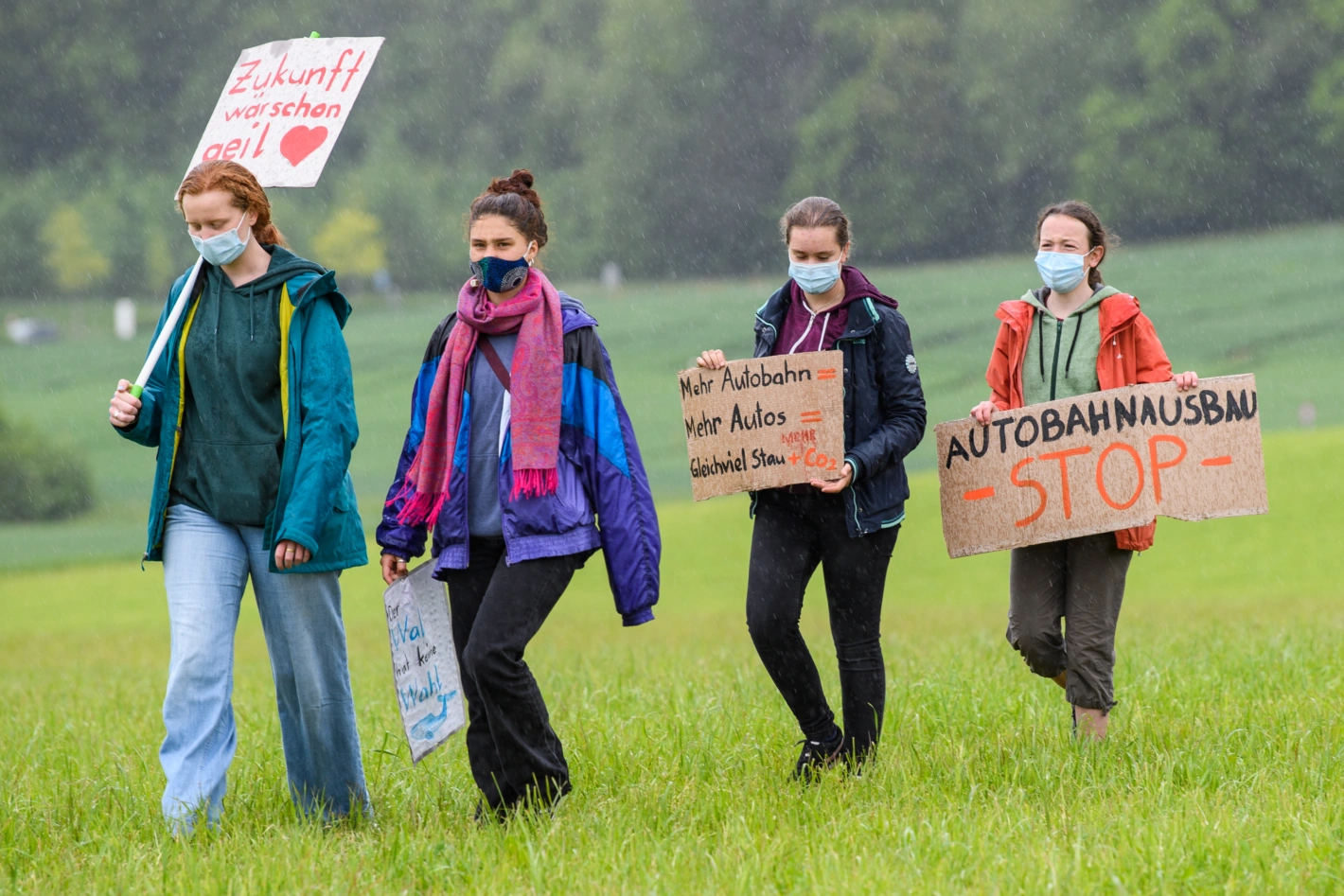 Eine Demo der Klimabewegung gegen den Autobahnausbau. Foto: Raphael Moser