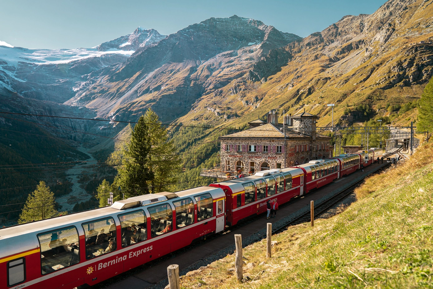Der Bernina-Express gehört zu den beliebtesten Strecken bei Touristen, die den öffentlichen Verkehr in der Schweiz benutzen. Foto: zvg