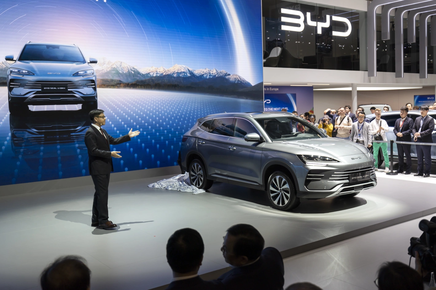 Vom chinesischen Autobauer BYD sind gleich fünf Elektroautos unter den Top Ten der weltweit am meisten verkauften Fahrzeuge. Im Bild die Präsentation eines neuen Modells auf der diesjährigen Motorshow in Genf. Foto: Cyril Zingaro (Keystone)
